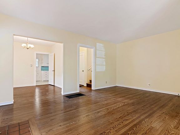 4th image of 1821 Indiana Street
