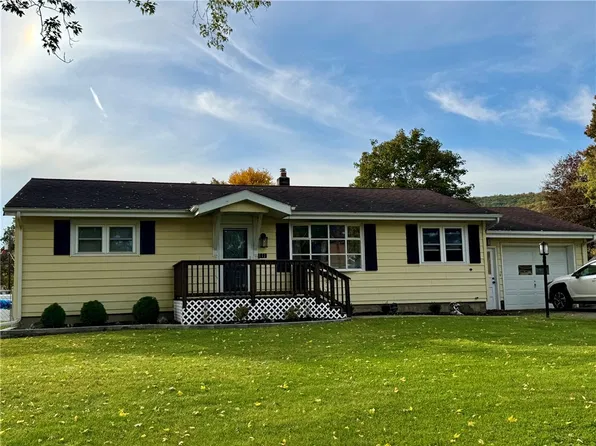 11 Rosewood Rd, Horseheads, NY 14845