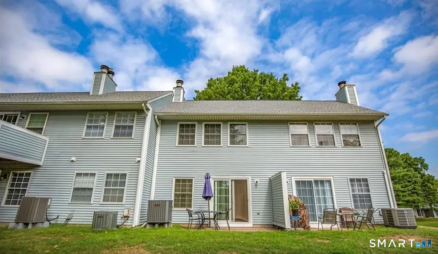 2 bed, 1.5 bath, 1292 sqft, $2,800 — Photo 3