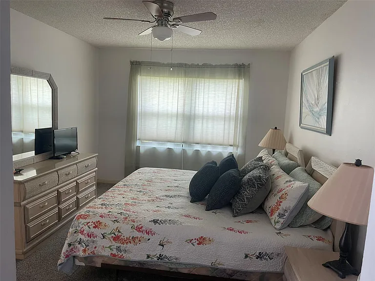 5675 Northpointe Ln — Photo 8