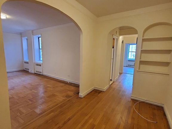 5th image of 41-20 46th St APT 5E