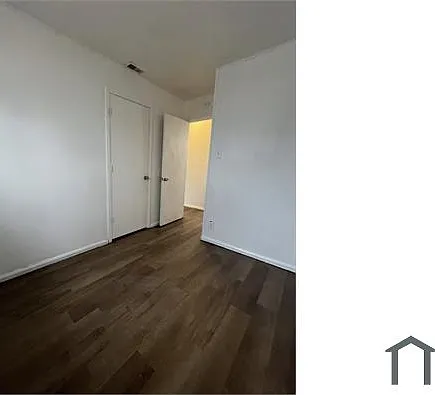 111 Saint Thomas Ln — Photo 2