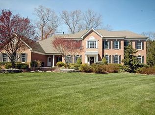 16 Shady Brook Ln, Cranbury, NJ 08512