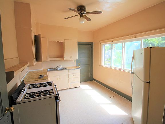 3rd image of 855 Evergreen St SE APT 2