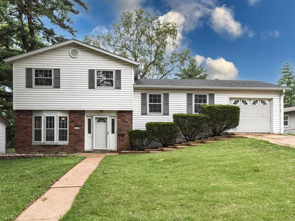 3229 Bristol Hall Dr, Bridgeton, MO 63044