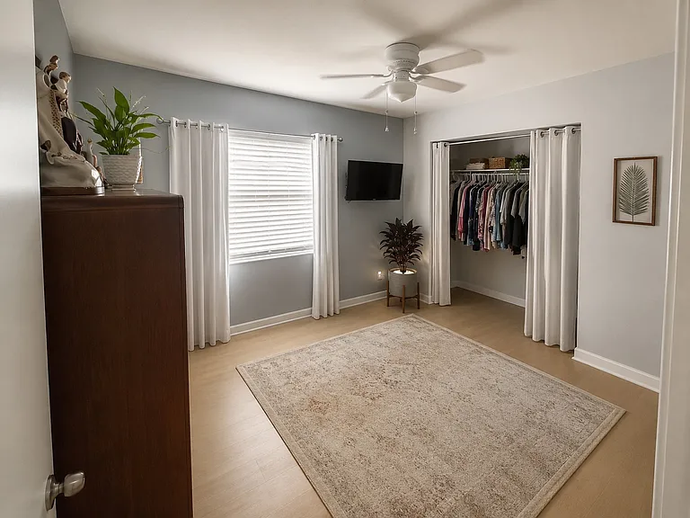 111 Rio Del Mar St #C — Photo 4