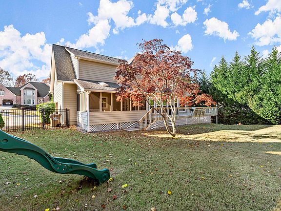 Beautiful Flat Backyard!