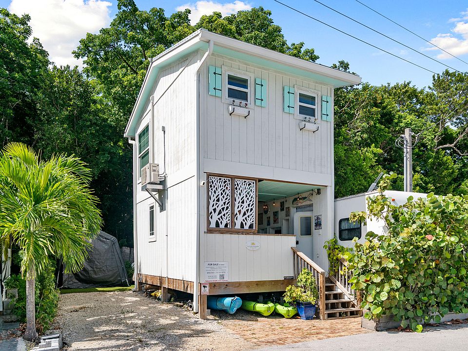 1st image of 325 Calusa St #121