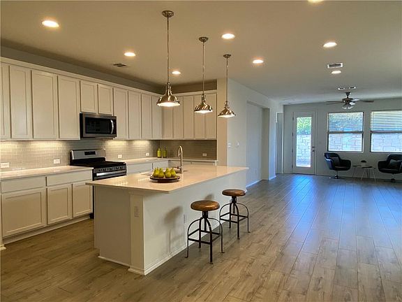 4th image of 9106 Moonstone Dr