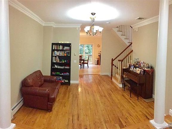 3rd image of 2190 Mackay Ave #21