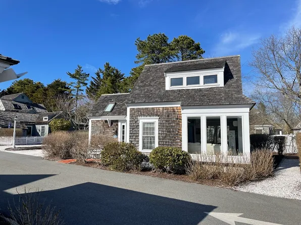 16 Hydrangea Ln #800, Mashpee, MA 02649