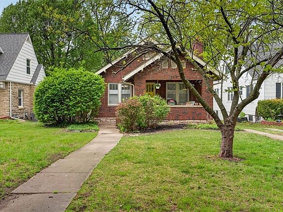 2nd image of 7918 Ward Parkway Pl