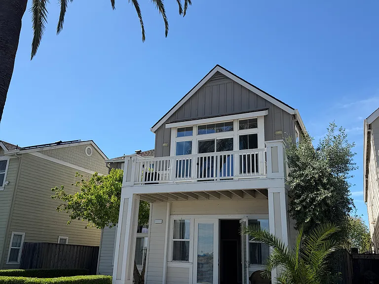 1131 Park Ln — Photo 1