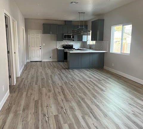 3rd image of 316 Linden St