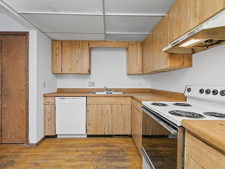 Van Cleve Townhomes — Photo 10
