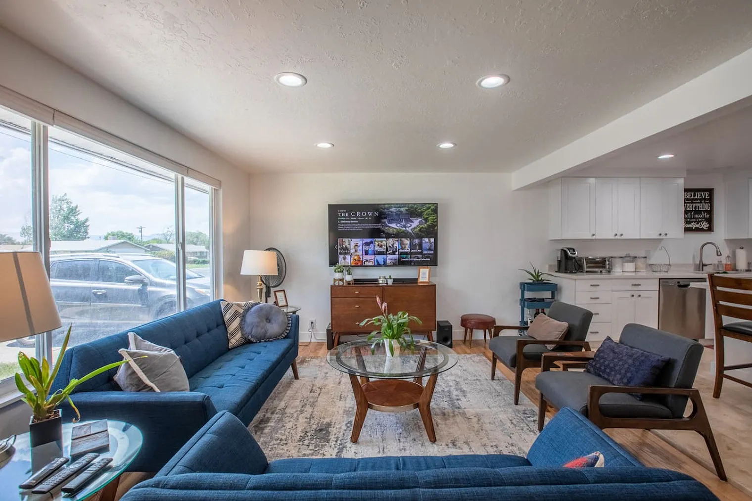 3 bed, 1.0 bath, 1097 sqft, $3,511 — Photo 2