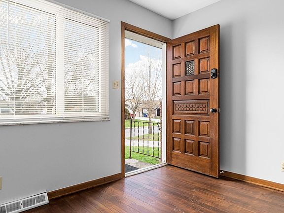 4th image of 1139-1141 McCarley Dr W