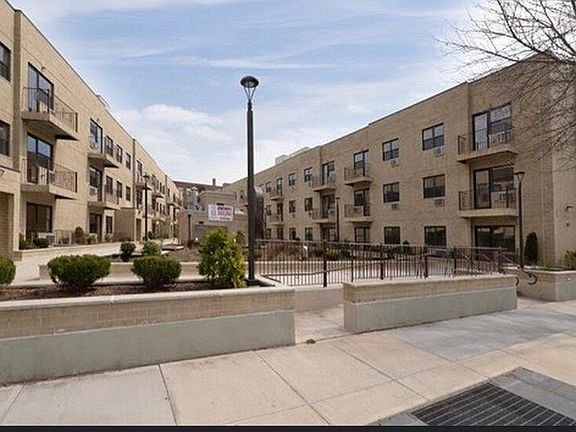 4th image of 36 Hilton Ave #309