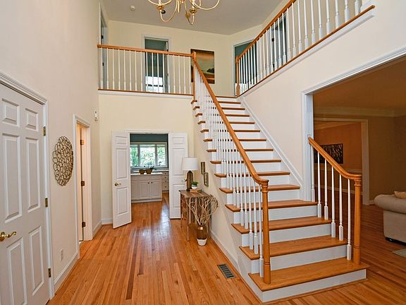 3rd image of 8384 Kenwood Rd