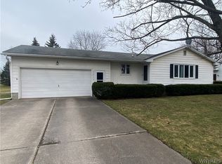 5839 Beattie Ave, Lockport, NY 14094
