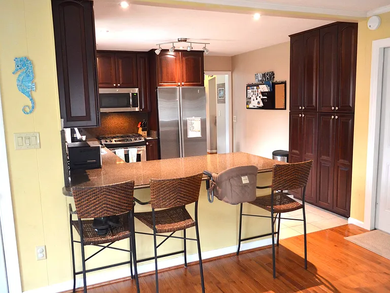 1032 Patrick Henry Way — Photo 16