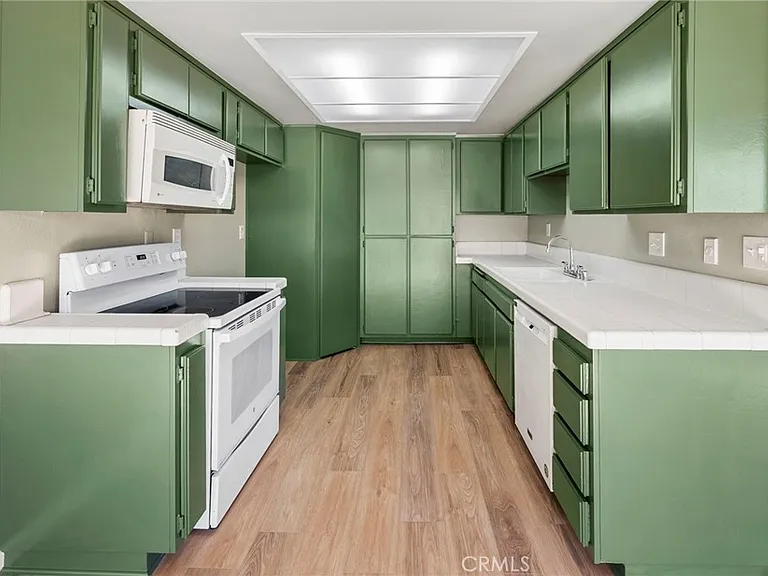 15000 Halldale Ave #213 — Photo 4