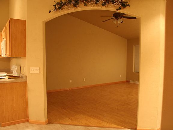 4th image of 421 Patricia Ln #421