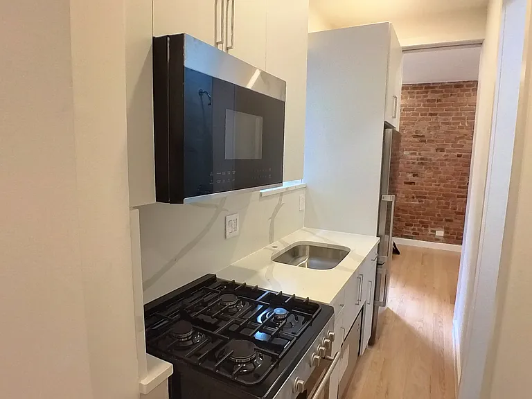 200 Mott St #14 — Photo 3