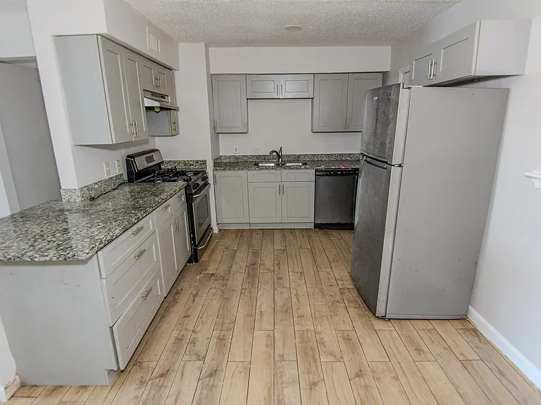 1665 Northwood St — Photo 4