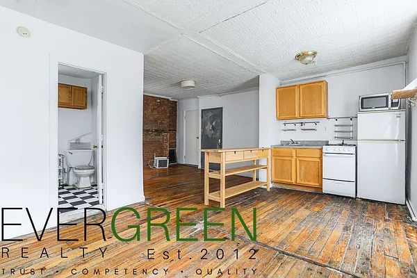 Rented by Evergreen Apartments BK | media 3