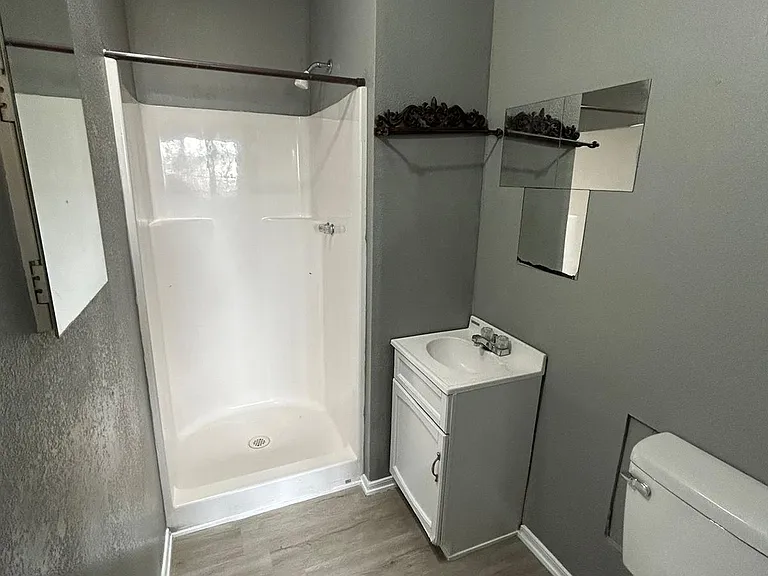 835 N F Ave — Photo 11
