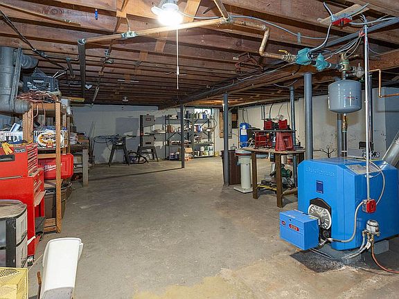 5th image of 2048 Middletown Ave