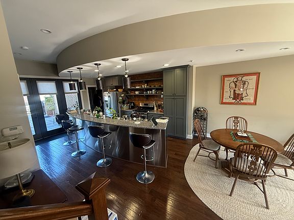 4th image of 103 N Walnut St