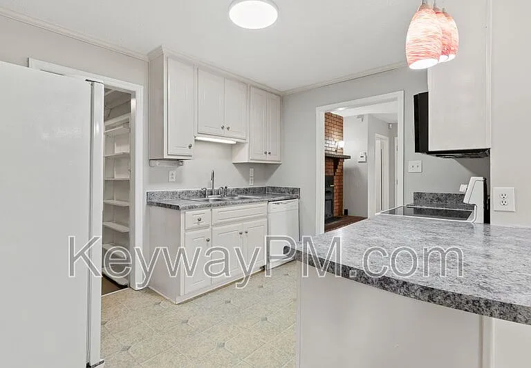 133 Belair Rd — Photo 5
