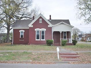 221 S Elm St, Dexter, MO 63841