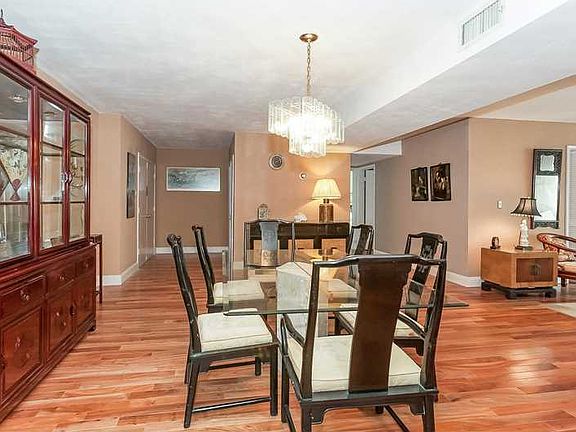 3rd image of 10160 Collins Ave