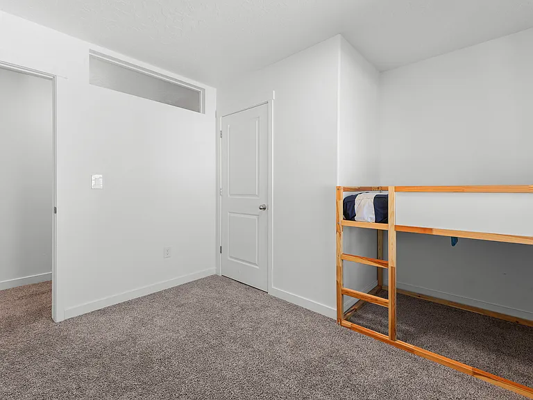 256 N Pier Ln — Photo 24