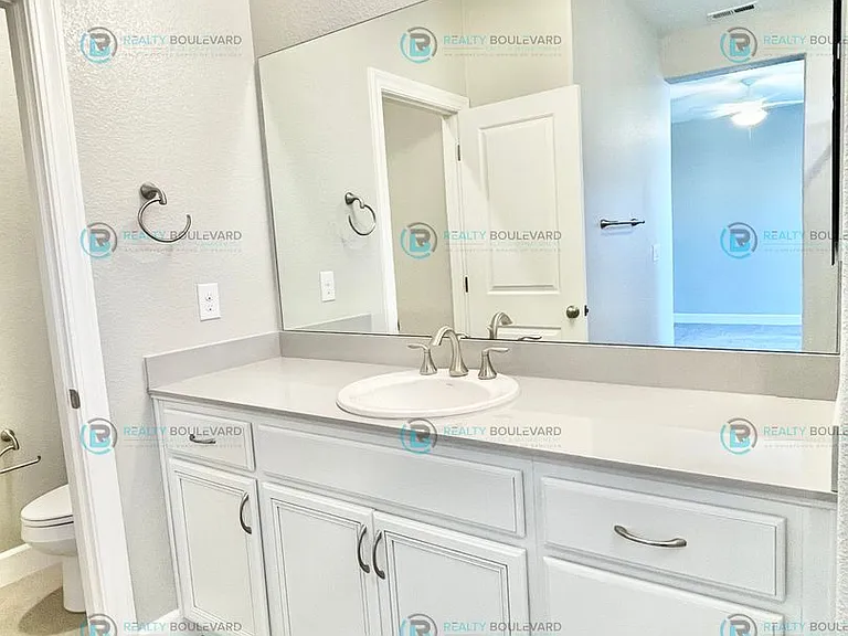 1815 Dark Horse Rd #B — Photo 21