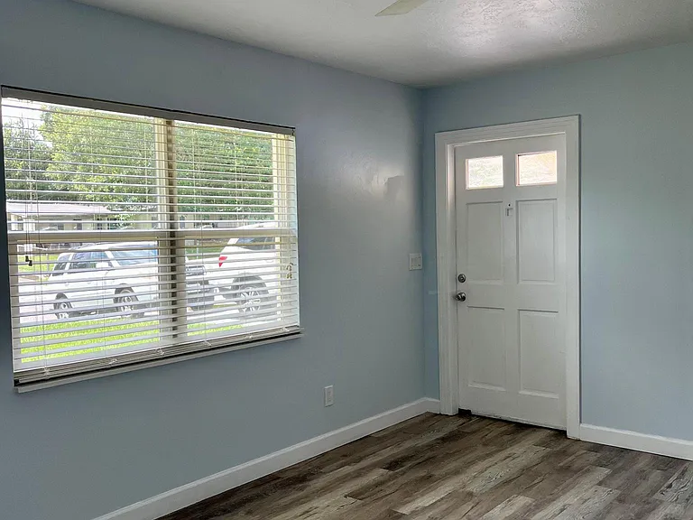 2301 Cluster Ave — Photo 6