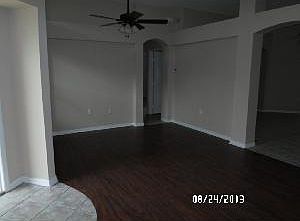 3rd image of 10423 Crestfield Dr