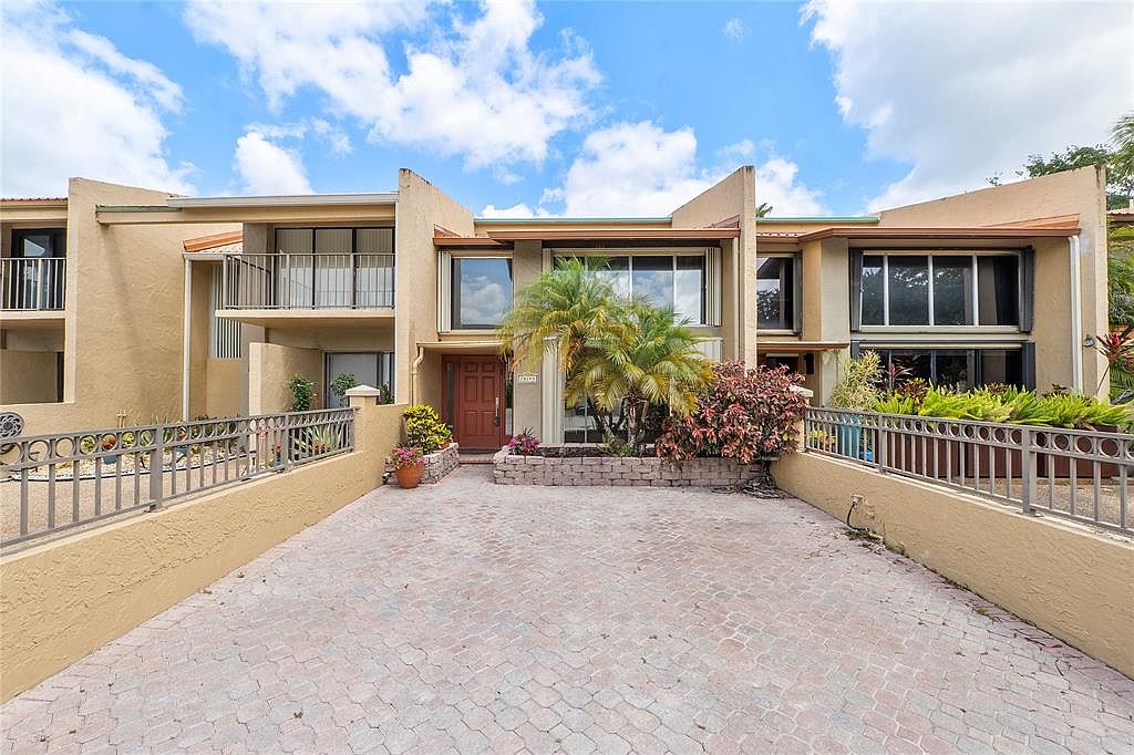 701 E Coco Plum Cir #4