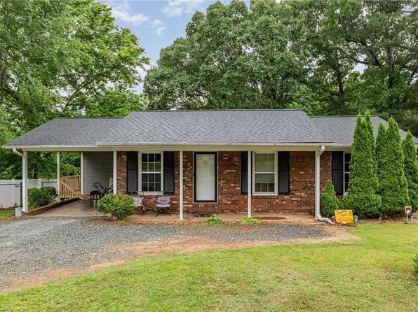 405 Homestead Dr, Gibsonville, NC 27249