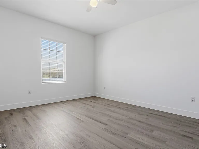 723 Ivan Ave S — Photo 22