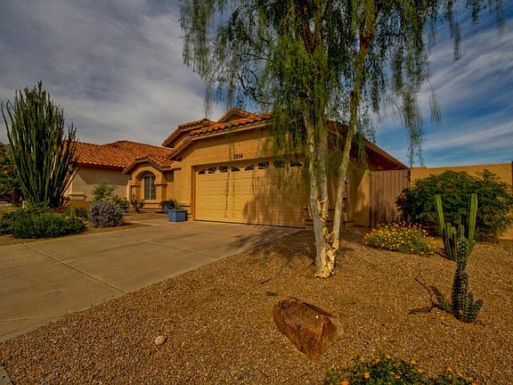 3rd image of 2934 E Ludlow Dr