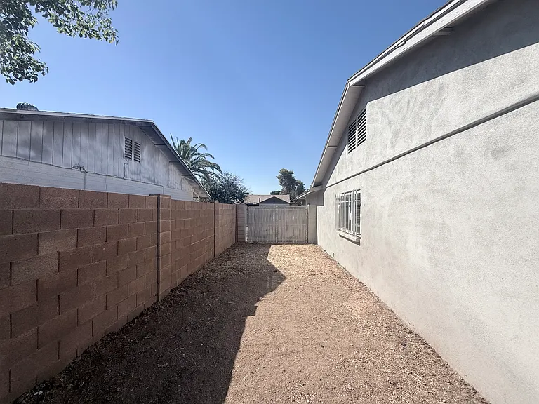 7137 W Colter St — Photo 28