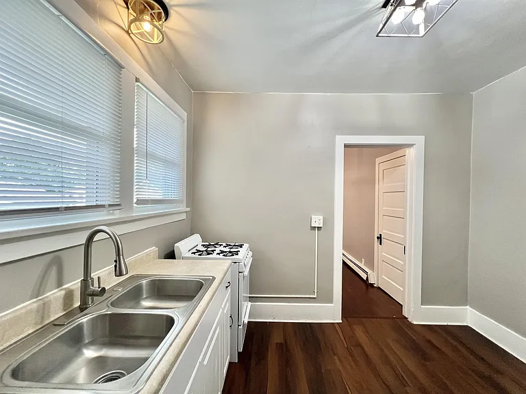 306 N Academy St #4 — Photo 7