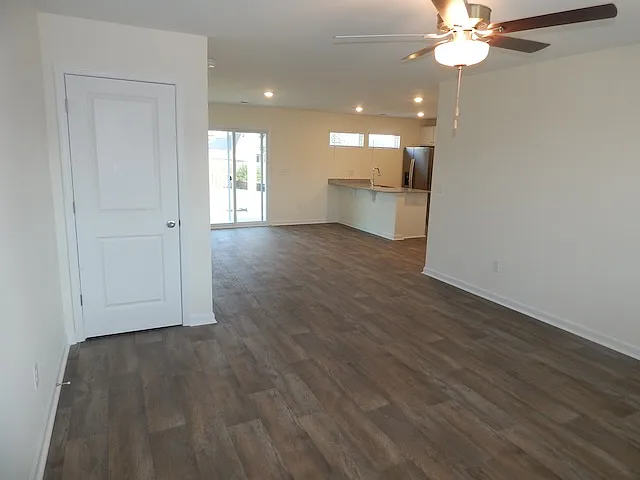 3 bed, 2.5 bath, $2,100 — Photo 4