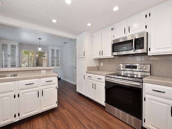 5th image of 2080 University Park Dr