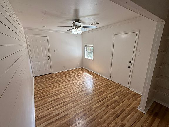 2nd image of 3006 Glen Rae St