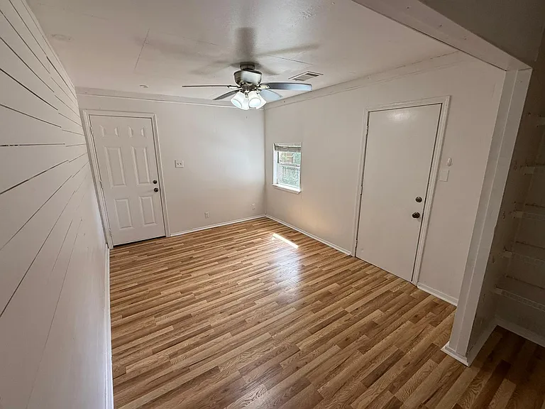3006 Glen Rae St — Photo 2